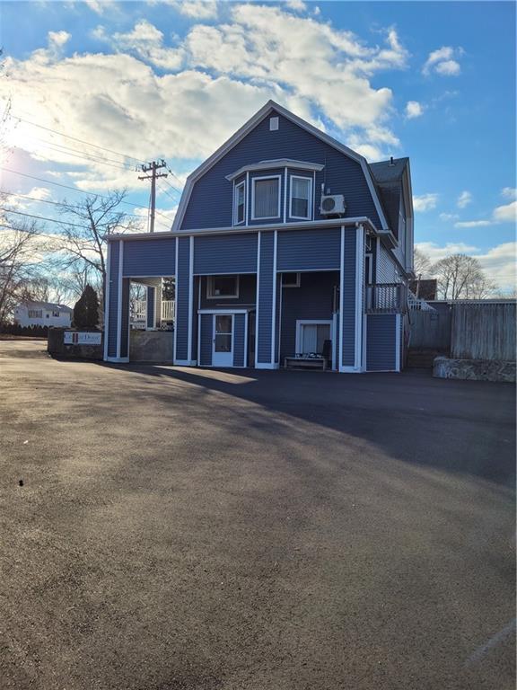 1909 Elmwood Ave in Warwick, RI - Building Photo - Building Photo