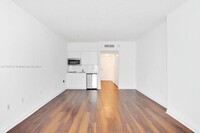 1756 N Bayshore Dr, Unit 8K in Miami, FL - Building Photo - Building Photo