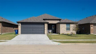1482 Mockingbird Wy in Lancaster, TX - Building Photo