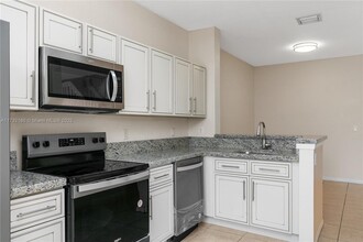 3871 NW 91st Ter in Sunrise, FL - Foto de edificio - Building Photo