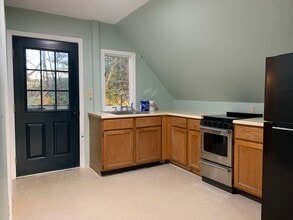 90 Shiloh Rd, Unit A in Durham, ME - Building Photo - Building Photo