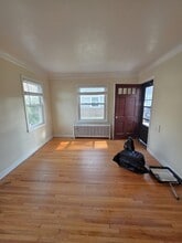 2056 Bayard Ave, Unit 1 in St. Paul, MN - Foto de edificio - Building Photo