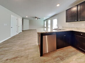 1071 Bluecoat Cir in Hampton, GA - Building Photo - Building Photo