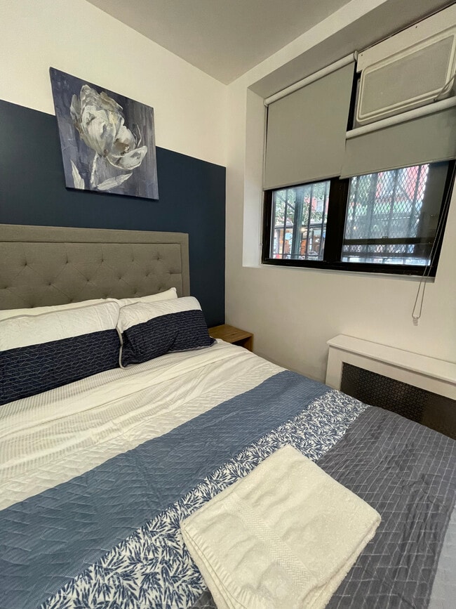 230 Sullivan St in New York, NY - Building Photo - Building Photo