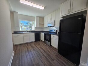 517 Chaseville St in Pensacola, FL - Building Photo - Building Photo