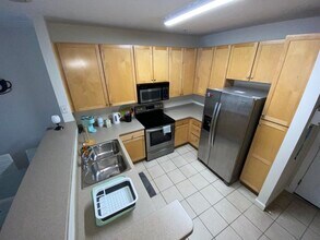 1521 Cadfel Ct, Unit 207 in Wilmington, NC - Foto de edificio - Building Photo