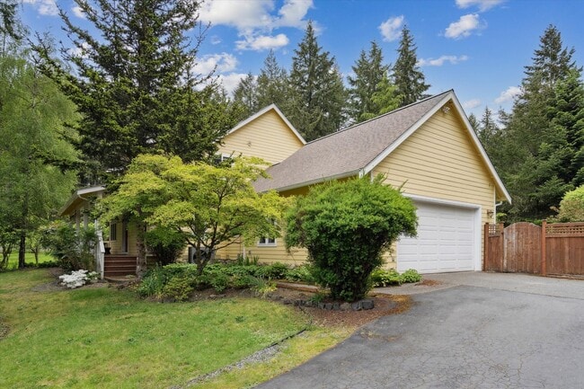 8676 Cherry Orchard Lane NE in Bainbridge Island, WA - Building Photo - Building Photo