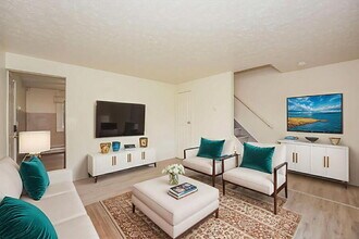 1319 Fillmore Cir in Lorain, OH - Foto de edificio - Building Photo