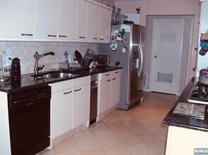 8C Cove Ln in North Bergen, NJ - Building Photo - Building Photo