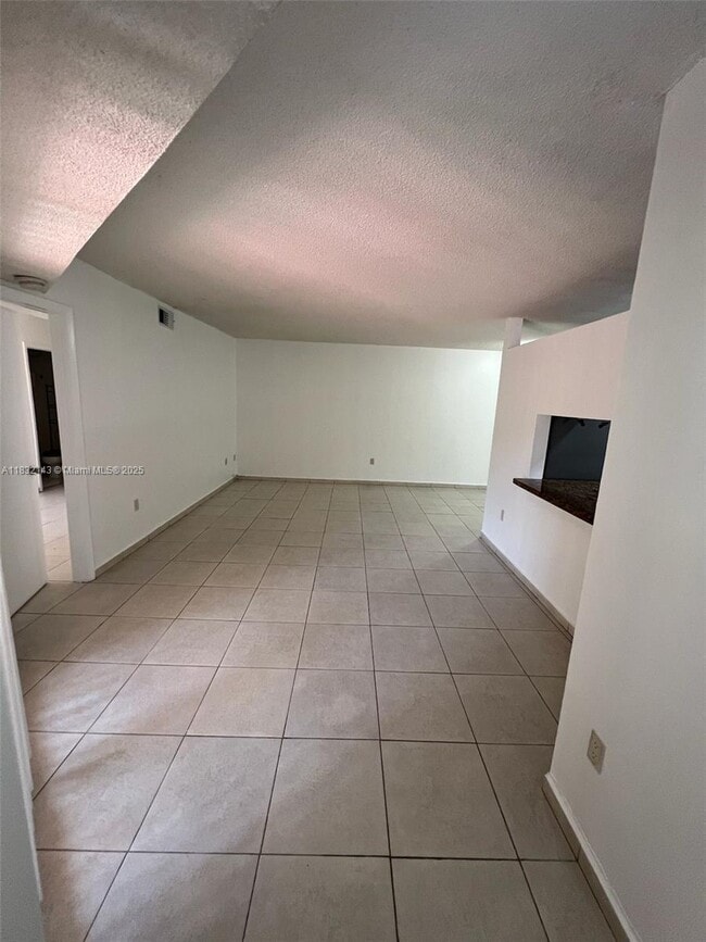 15605 SW 74th Cir Dr in Miami, FL - Building Photo - Building Photo