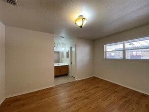 27 E Mountain Creek Ct in Grand Prairie, TX - Building Photo - Building Photo