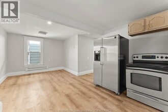 237-237 Crawford Ave in Windsor, ON - Building Photo - Building Photo