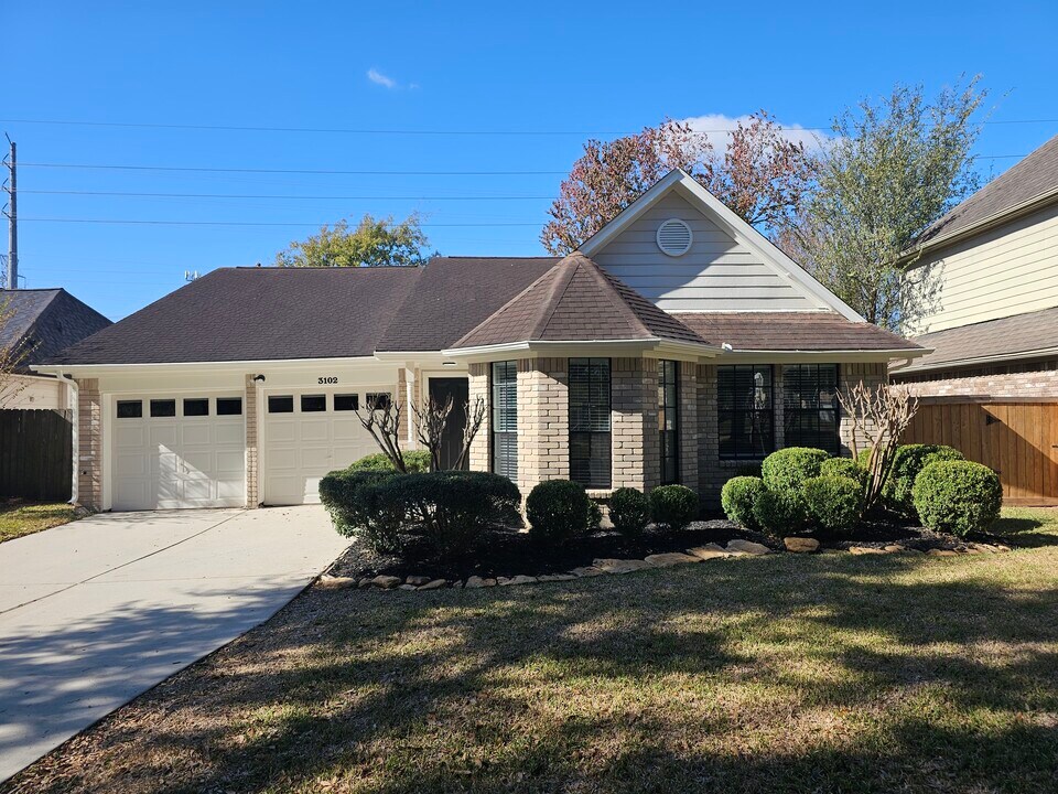 3102 Great Lakes Ave in Sugar Land, TX - Building Photo