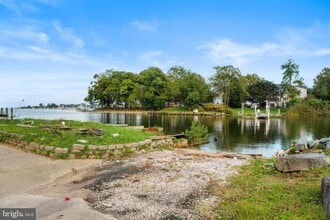 1304 Tuggies Rd in Pasadena, MD - Building Photo - Building Photo
