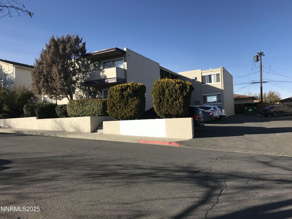 1375 Carlin St in Reno, NV - Building Photo