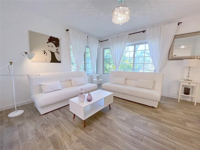 1611 Euclid Ave in Miami Beach, FL - Building Photo - Building Photo