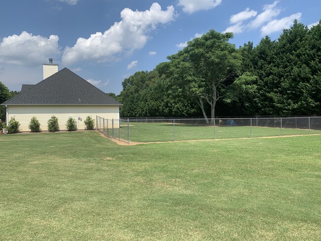 209 Queens Ct in Good Hope, GA - Building Photo - Building Photo