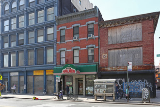 343 Grand St in New York, NY - Building Photo - Building Photo