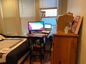 1560 E Irving Plz, Unit Rear lower 2 bdrm in Milwaukee, WI - Foto de edificio - Building Photo