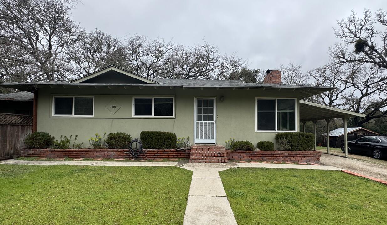 7900 El Retiro Ave in Atascadero, CA - Building Photo