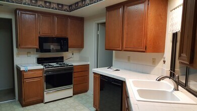 853 Ensenada Dr in Hemet, CA - Building Photo - Building Photo