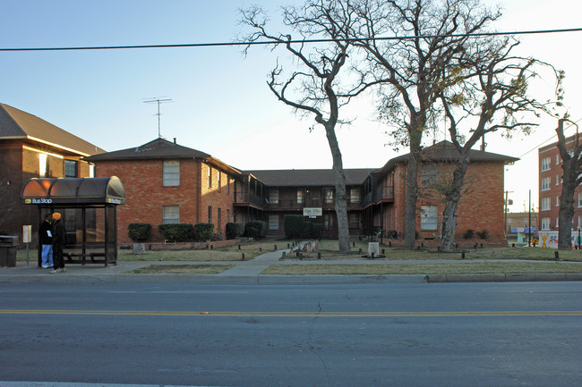 Oak Villa Apartments in Dallas, TX - Building Photo - Building Photo