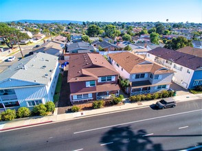 1250 Manhattan Beach Blvd in Manhattan Beach, CA - Building Photo - Primary Photo