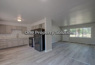 1031 E 47th Pl in Gary, IN - Foto de edificio - Building Photo