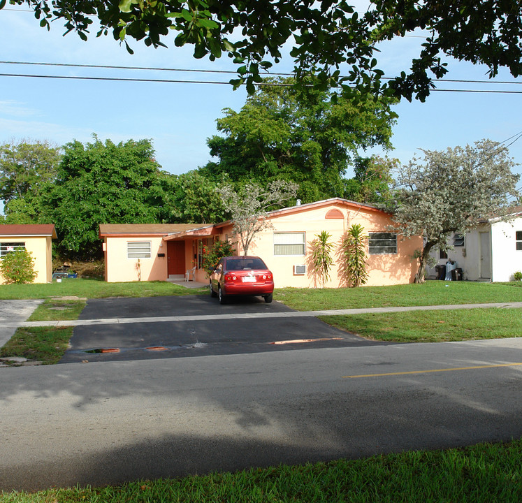 1475 NW 60th Ave in Fort Lauderdale, FL - Building Photo