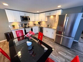 60 Cedar St in Waltham, MA - Building Photo