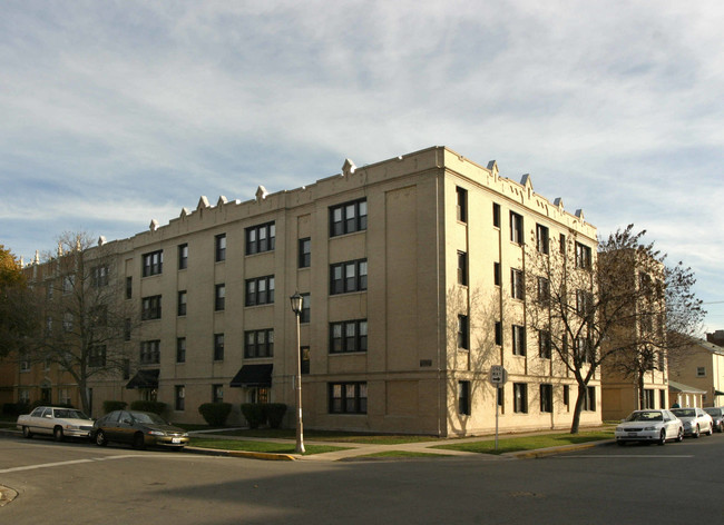 Grove Apartments