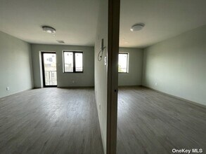108-46 Roosevelt Ave-Unit -4B in Queens, NY - Building Photo - Building Photo