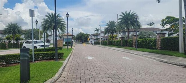 11476 NW 77th Ln in Medley, FL - Building Photo - Building Photo