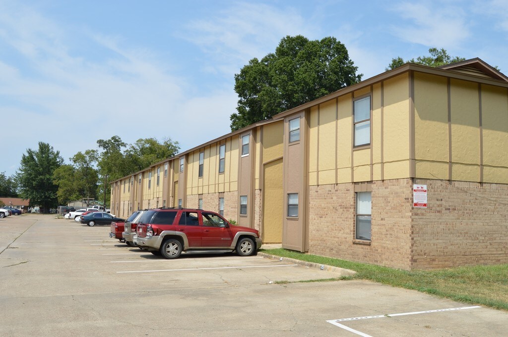 Mockingbird Place Apartments in Hooks, TX