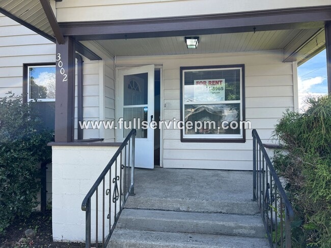 3002 Victor Pl in Everett, WA - Building Photo - Building Photo