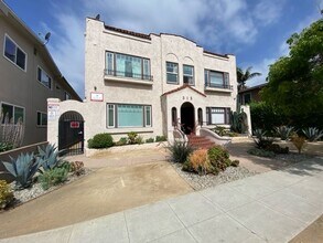 315 Cherry Ave in Long Beach, CA - Foto de edificio - Building Photo