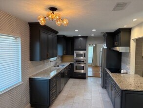 5519 Queensloch Dr in Houston, TX - Building Photo - Building Photo