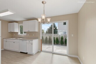 151 N 29th Ave, Unit B in Cornelius, OR - Building Photo - Building Photo