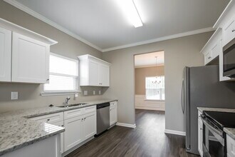 619 Fieldcrest Dr in Dallas, GA - Foto de edificio - Building Photo