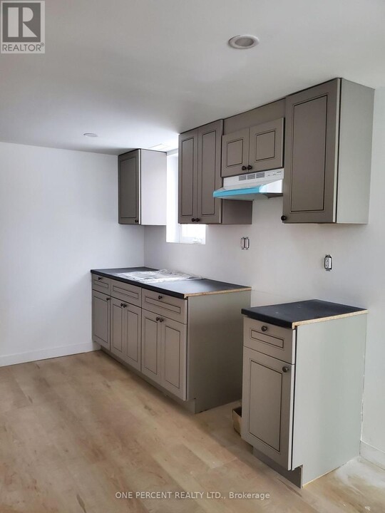 16 Palamar Rd in Toronto, ON - Building Photo