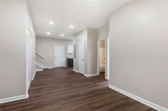 1396 Kennesaw Dr NW in Atlanta, GA - Foto de edificio - Building Photo