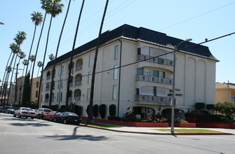 St Moritz in Los Angeles, CA - Building Photo - Building Photo