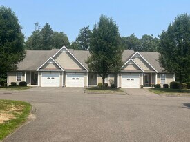 185 Julia Ct, Unit 188 in Sandy Hook, CT - Building Photo