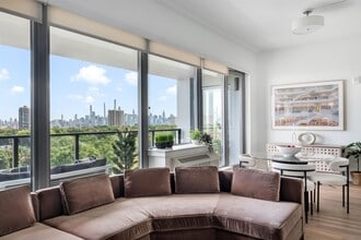 8601 Bergenline Ave in North Bergen, NJ - Foto de edificio - Building Photo