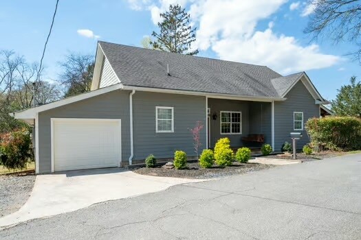 4493 Winn St in Acworth, GA - Building Photo