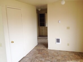 546 45th Pl NE in Salem, OR - Building Photo - Building Photo