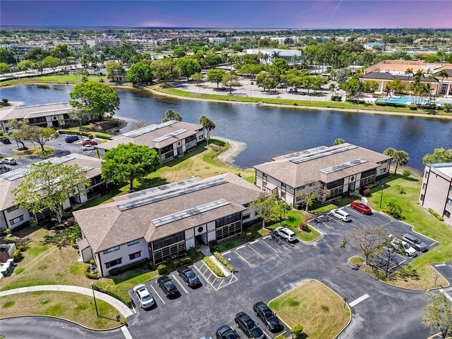 9887 N Belfort Cir in Tamarac, FL - Building Photo - Building Photo