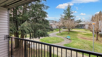 Manpreet Estates in Abbotsford, BC - Foto de edificio - Building Photo