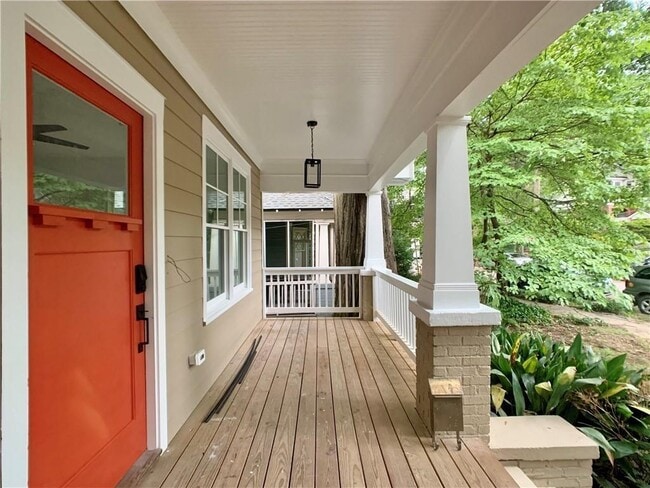 556 Seal Pl NE in Atlanta, GA - Foto de edificio - Building Photo