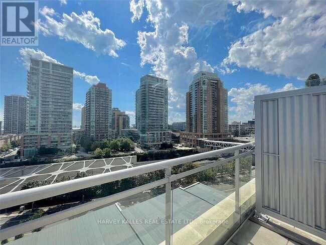 1029 King St W in Toronto, ON - Building Photo - Building Photo